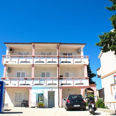 Apartmani Vidusin โนวาลยา ภายนอก รูปภาพ