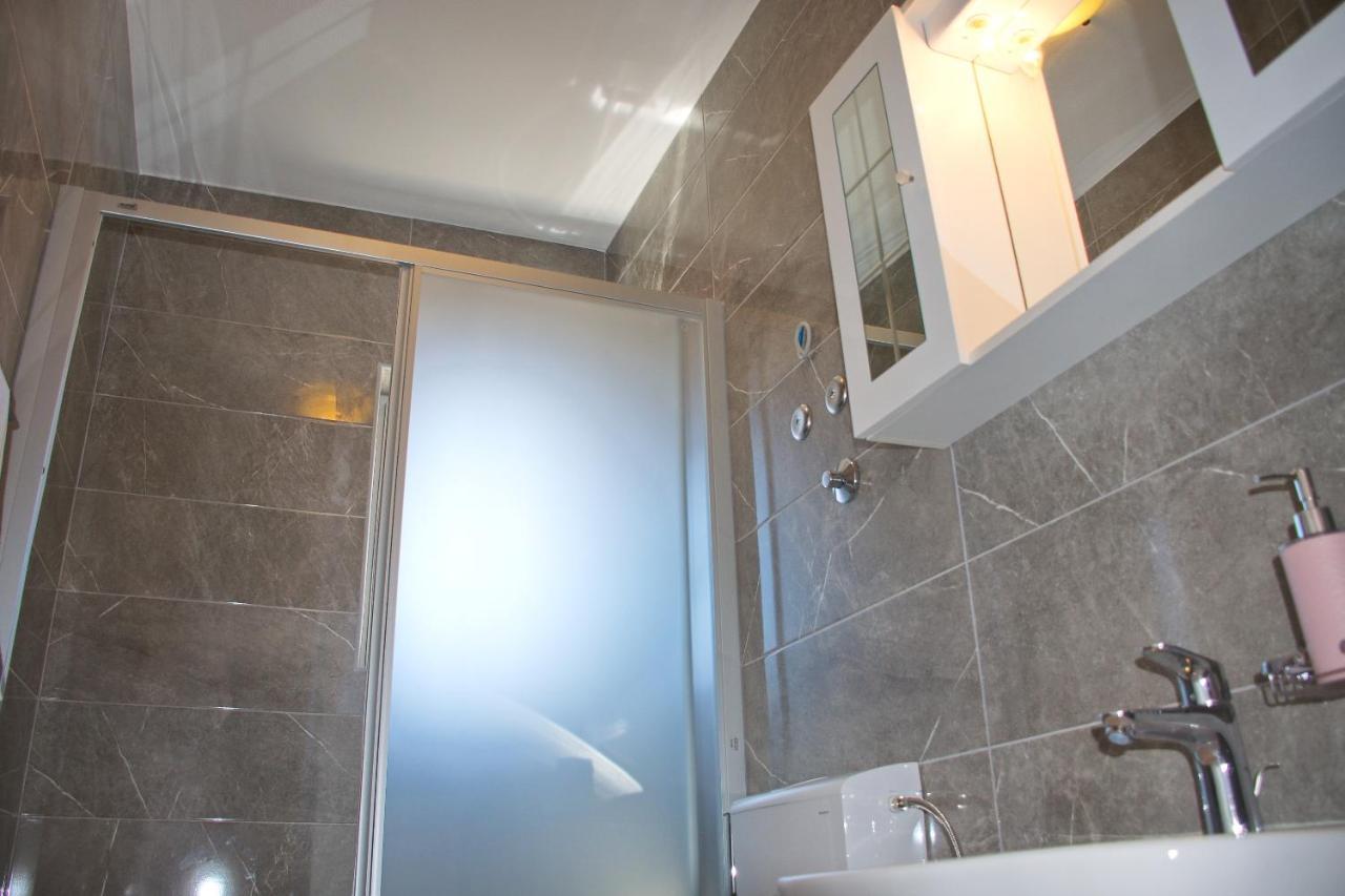 Apartmani Vidusin โนวาลยา ภายนอก รูปภาพ