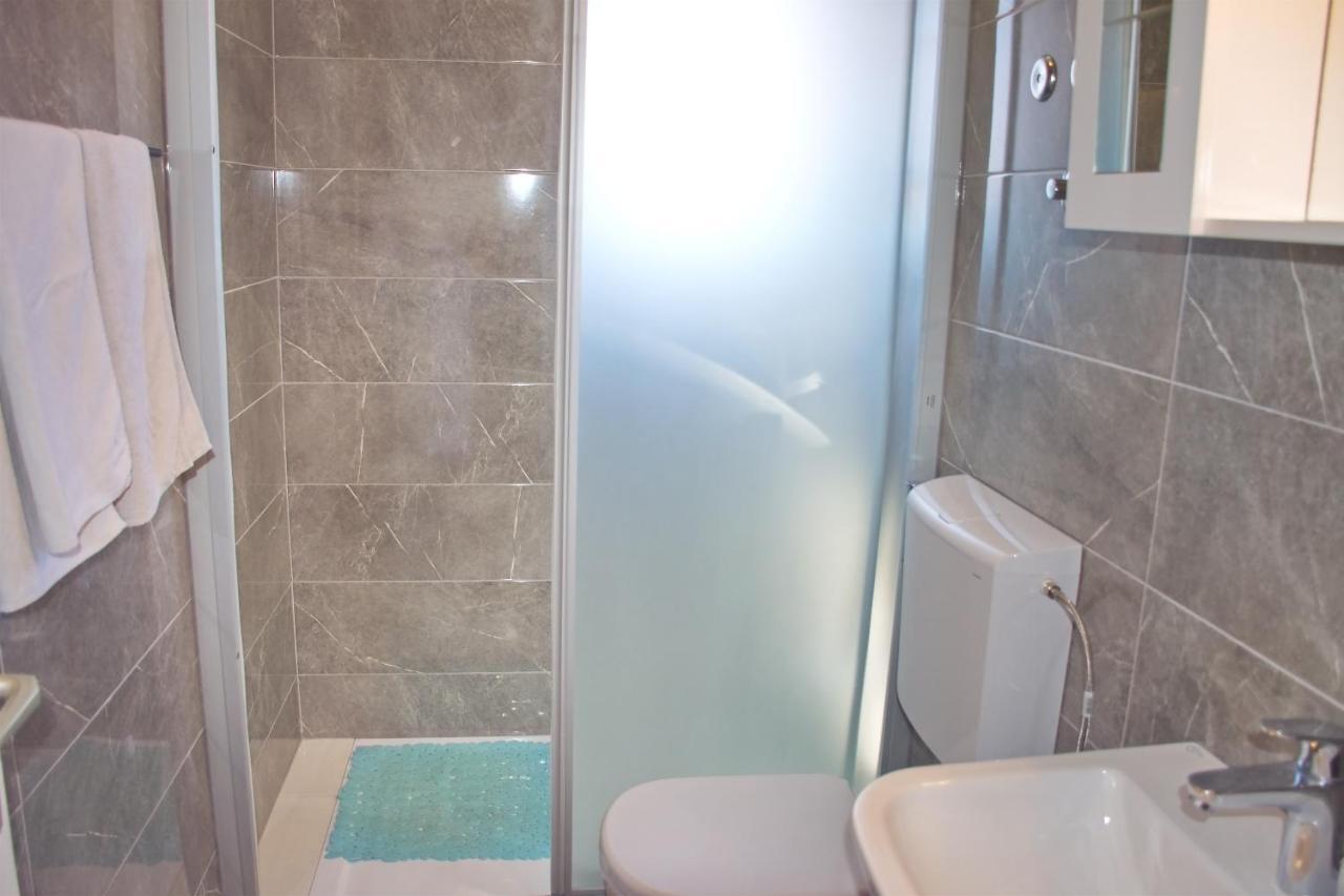 Apartmani Vidusin โนวาลยา ภายนอก รูปภาพ