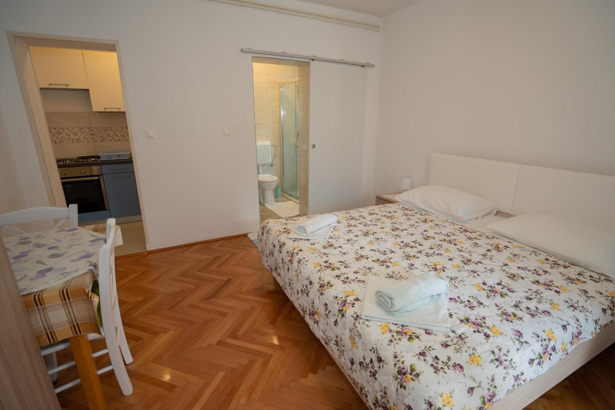 Apartmani Vidusin โนวาลยา ภายนอก รูปภาพ